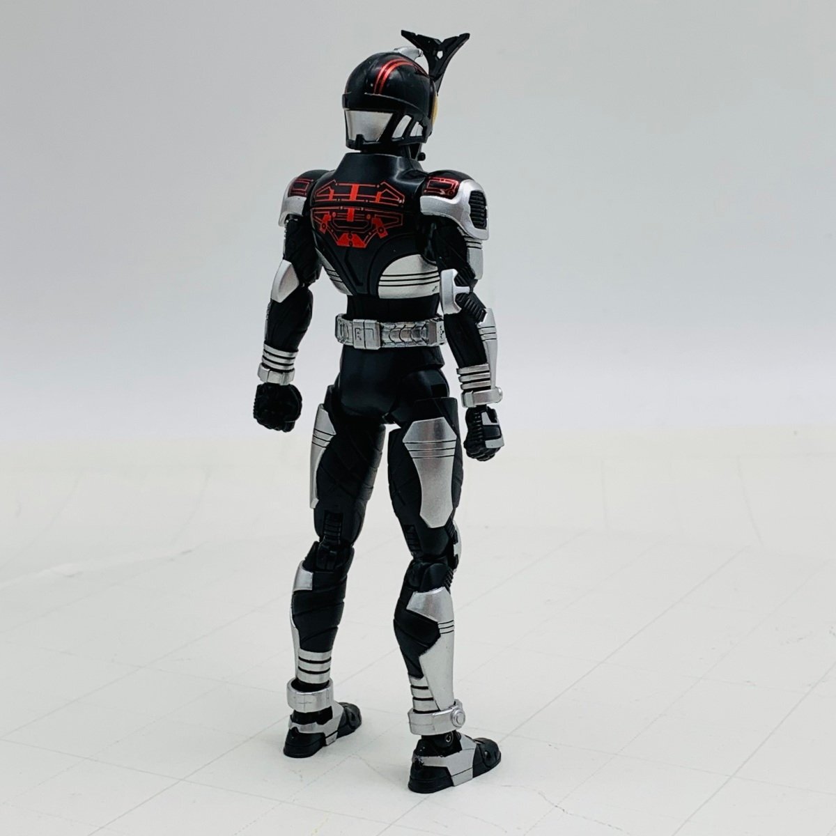 中古品 S.H.Figuarts フィギュアーツ 真骨彫製法 仮面ライダーカブト 