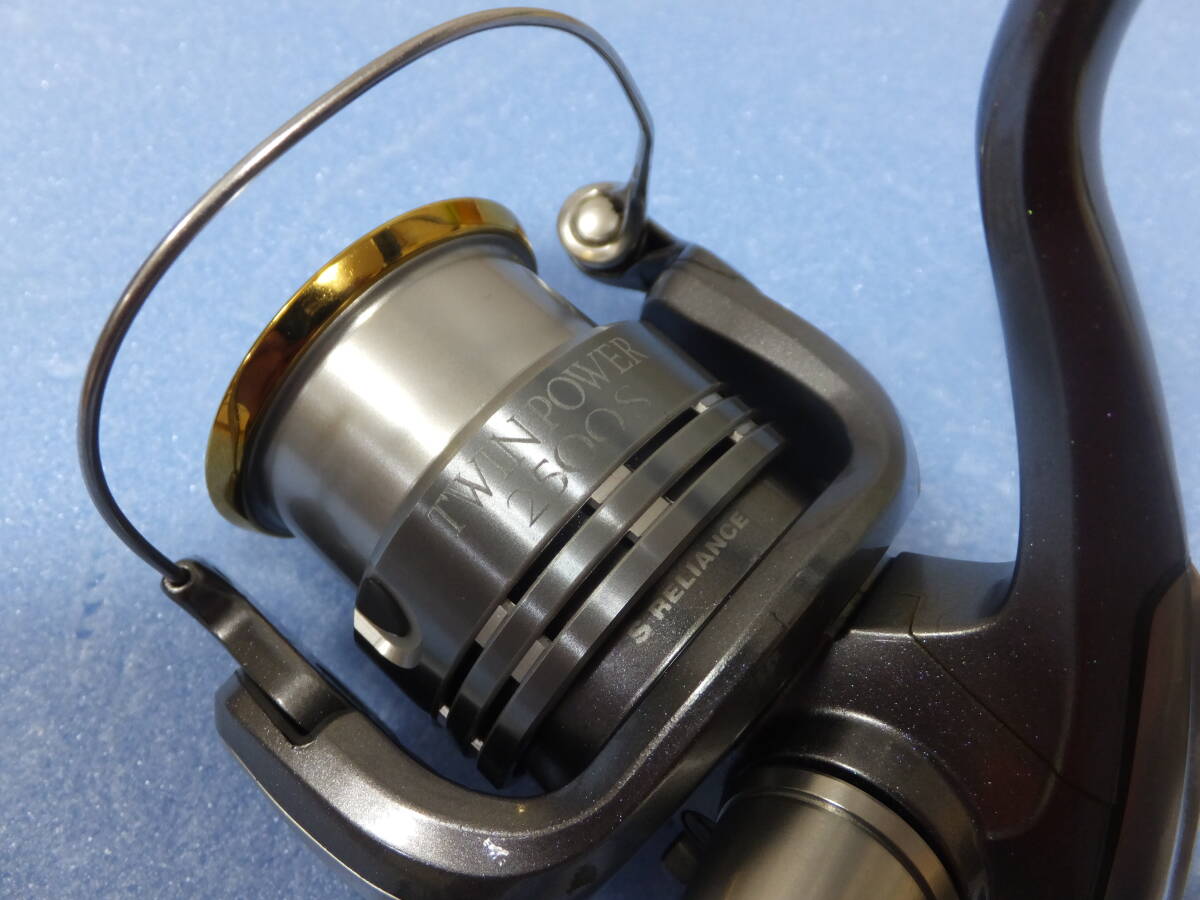 シマノ(SHIMANO) 08 ツインパワー 2500S 箱、付属品付き TWIN POWER
