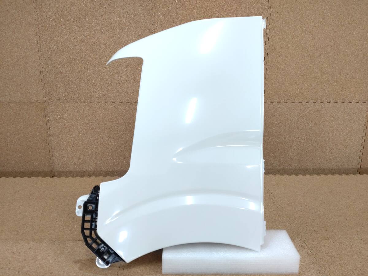 【新車外し 美品】エブリィバン エブリィワゴン DA17V DA17W DS17V DS17W DR17V DR17W DG17V DG17W 左フェンダー 白 26U【R6-5590C-K】