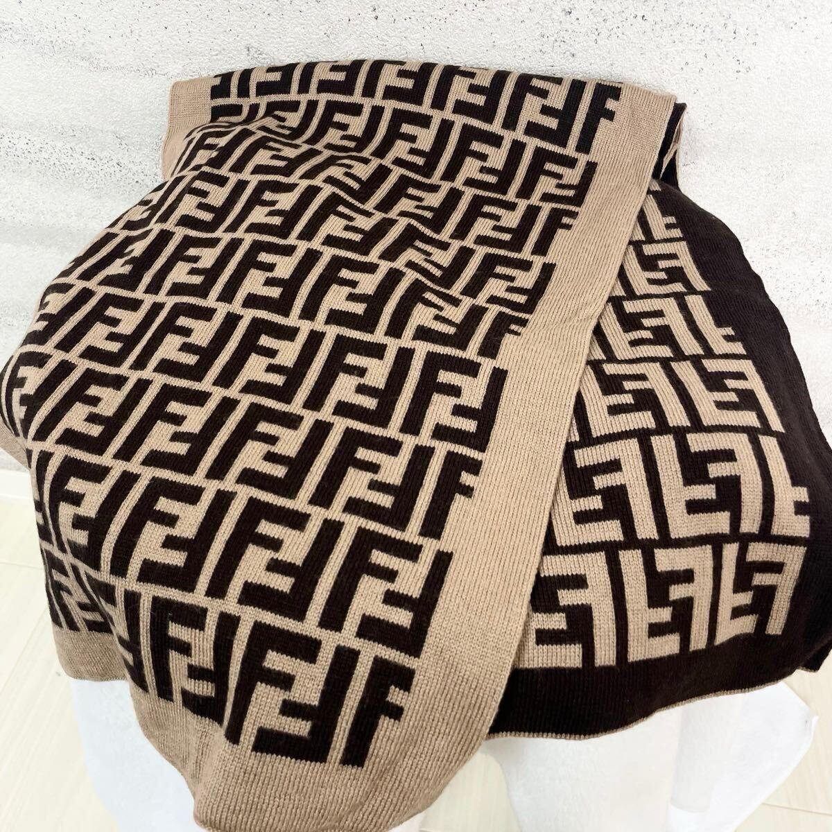 贅沢品の極み】FENDI フェンディ マフラー ストール ウール ロゴ
