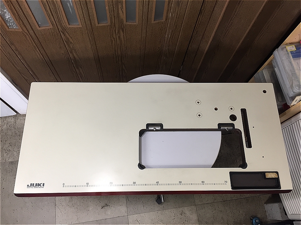【送料無料】☆JUKI純正　工業用本縫ミシンテーブル　天板　板のみ　ベージュ色☆ヒンジ付き☆【送料無料】_1