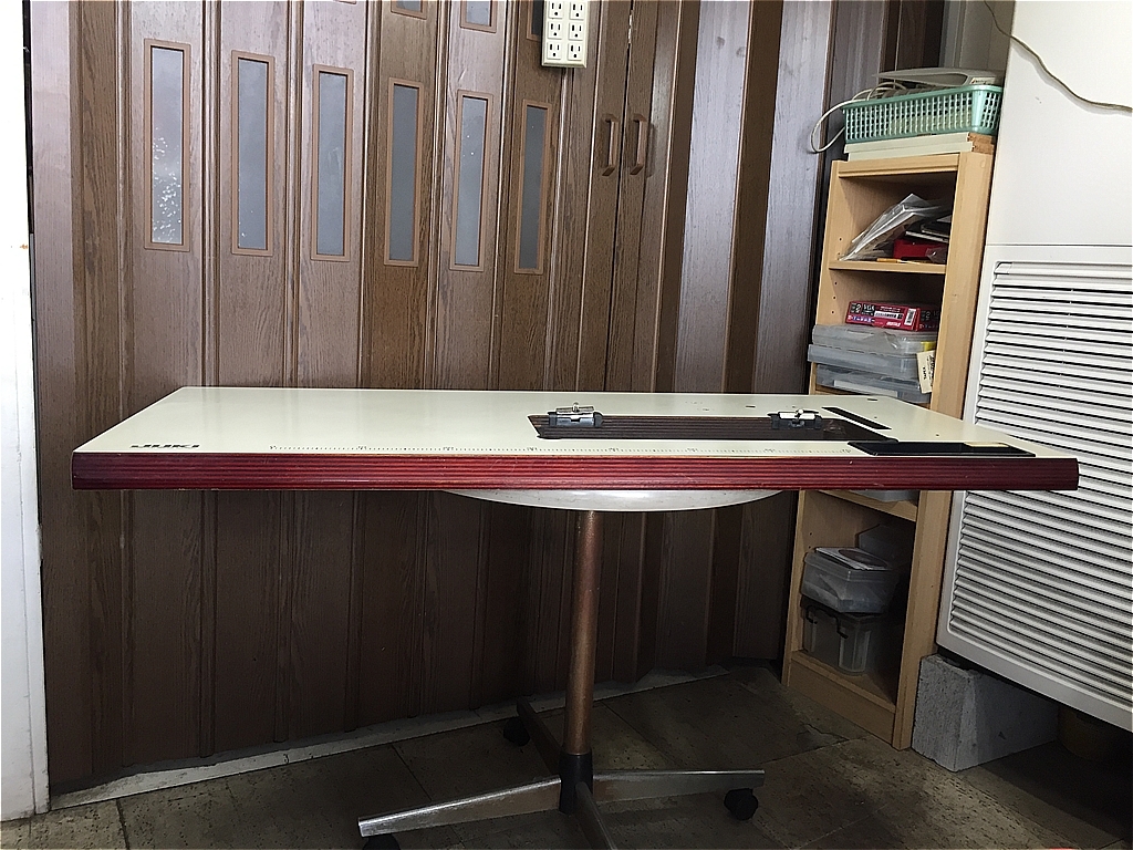 【送料無料】☆JUKI純正　工業用本縫ミシンテーブル　天板　板のみ　ベージュ色☆ヒンジ付き☆【送料無料】_4