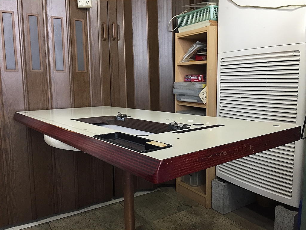 【送料無料】☆JUKI純正　工業用本縫ミシンテーブル　天板　板のみ　ベージュ色☆ヒンジ付き☆【送料無料】_6