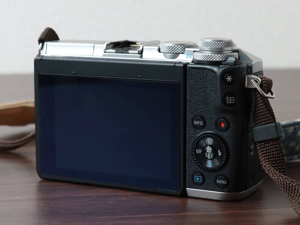 M6 EOS Canon ミラーレス一眼カメラ EF-M15-45 レンズキット STM IS 