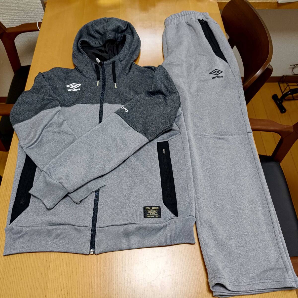 レア】umbro アンブロ セットアップ 厚手 上下 サイズL 定価1万6千円