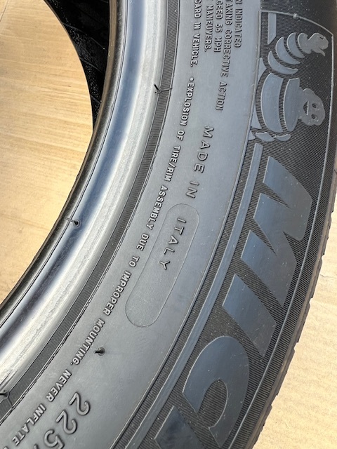 中古タイヤ4本セット 225/55/17 MICHELIN PRIMACY 非常に良い状態の