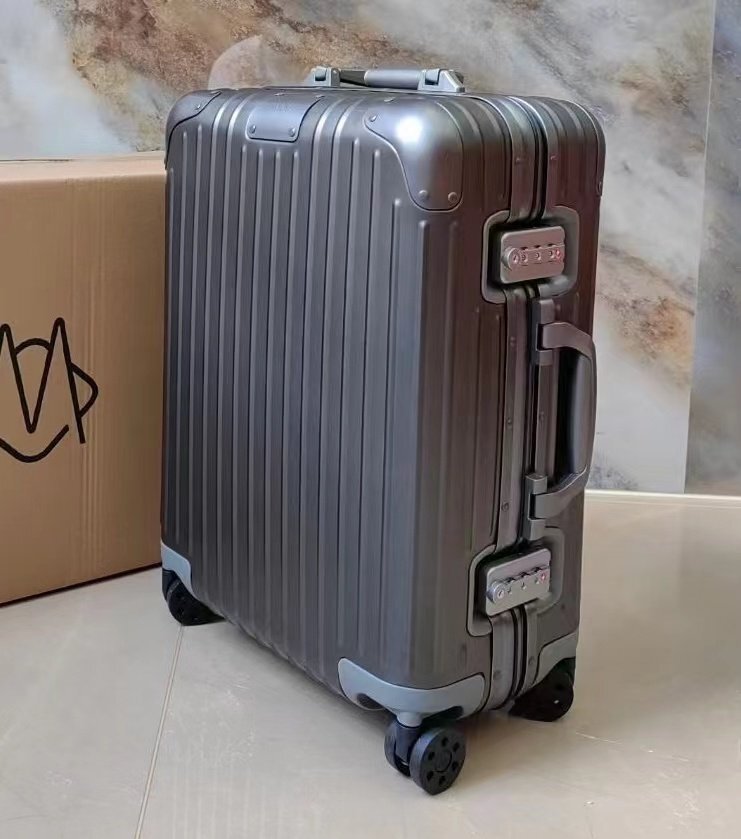 RIMOWA リモワ オリジナル キャビン Original Cabin Twist 機内