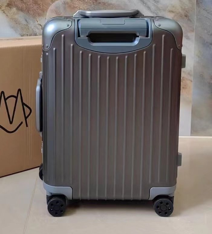 RIMOWA リモワ オリジナル キャビン Original Cabin Twist 機内
