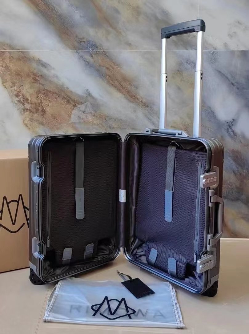 RIMOWA リモワ オリジナル キャビン Original Cabin Twist 機内