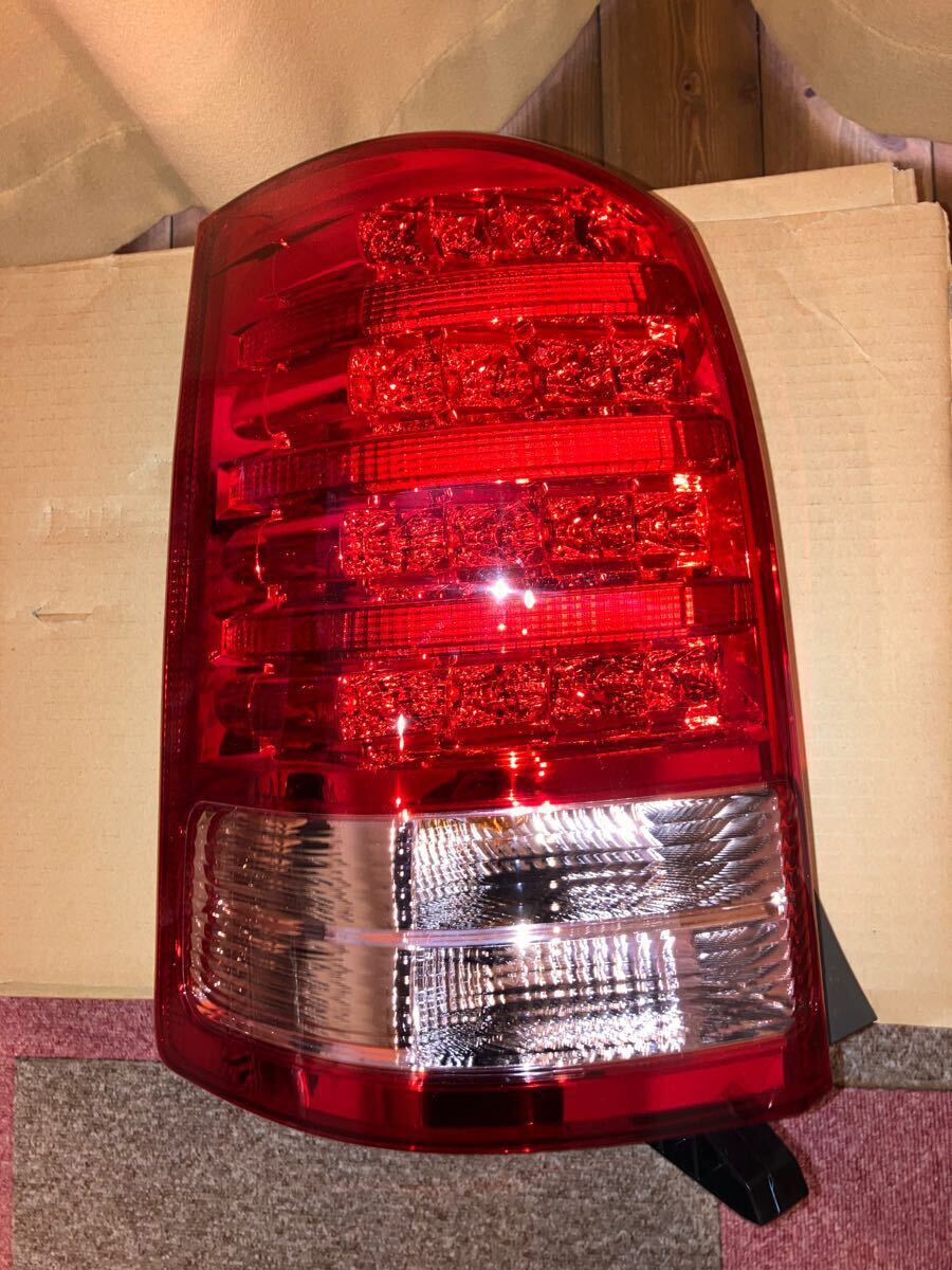 検査済】 ウィッシュ DBA-ZNE10G 左テールランプ LED ICHIKO 68-14