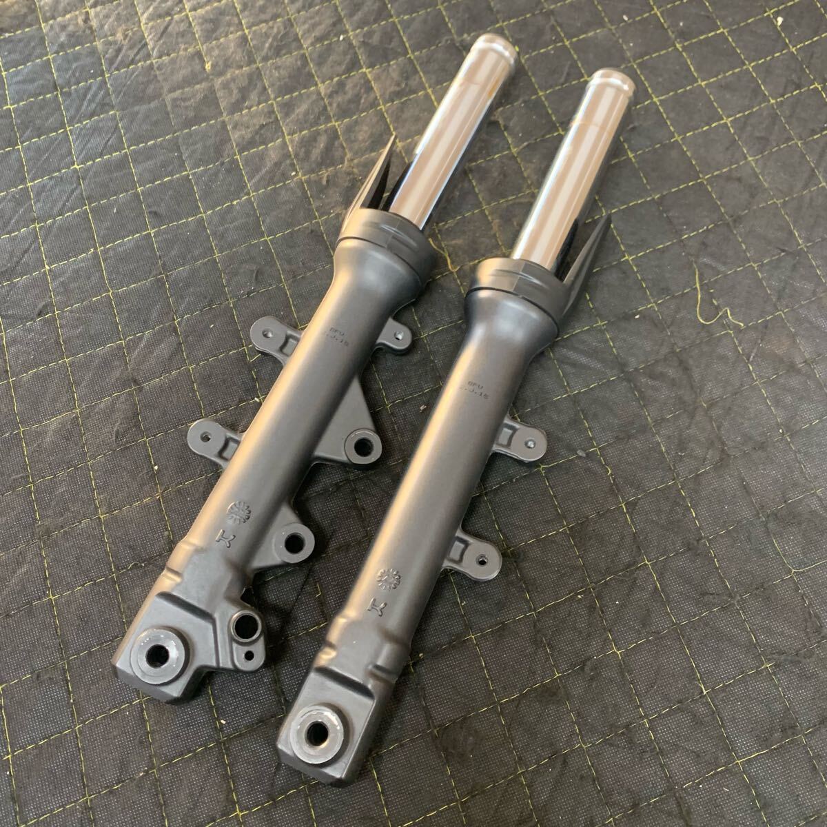 【本物保証】 ヤマハ シグナス グリファス SEJ4J 純正 フロントフォーク フォーク 検 SEG6J N-MAX125 SG79J(フロント)｜売買されたオークション情報、yahooの商品情報をアーカイブ公開 - オークファン ヤマハ用