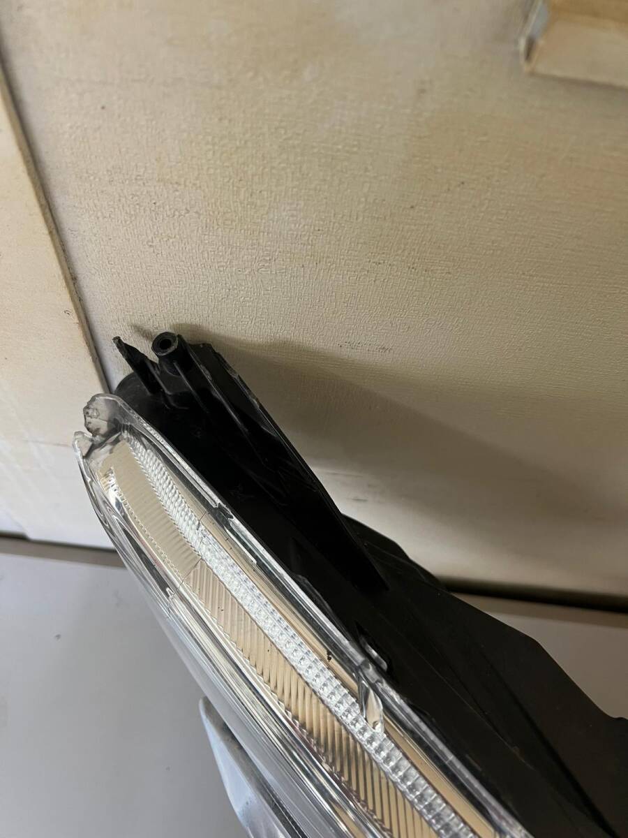 ZRR80/ZRR85/ZWR80 後期 右ヘッドライト LED 28-240 81110-28J10 K