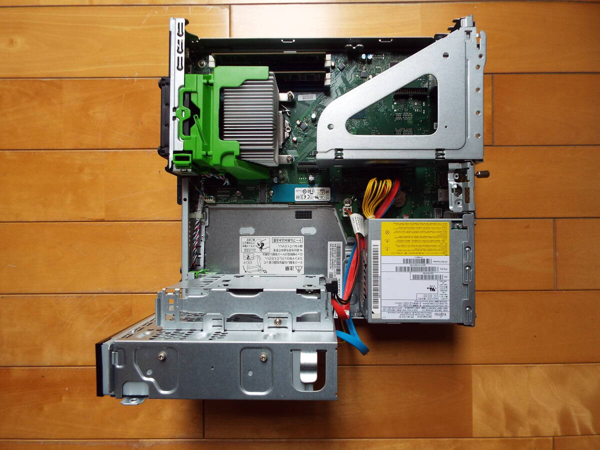 ESPRIMO D588/VX i3-8100 16G SSD256GB+HDD ESPRIMO D588/V i3-8100