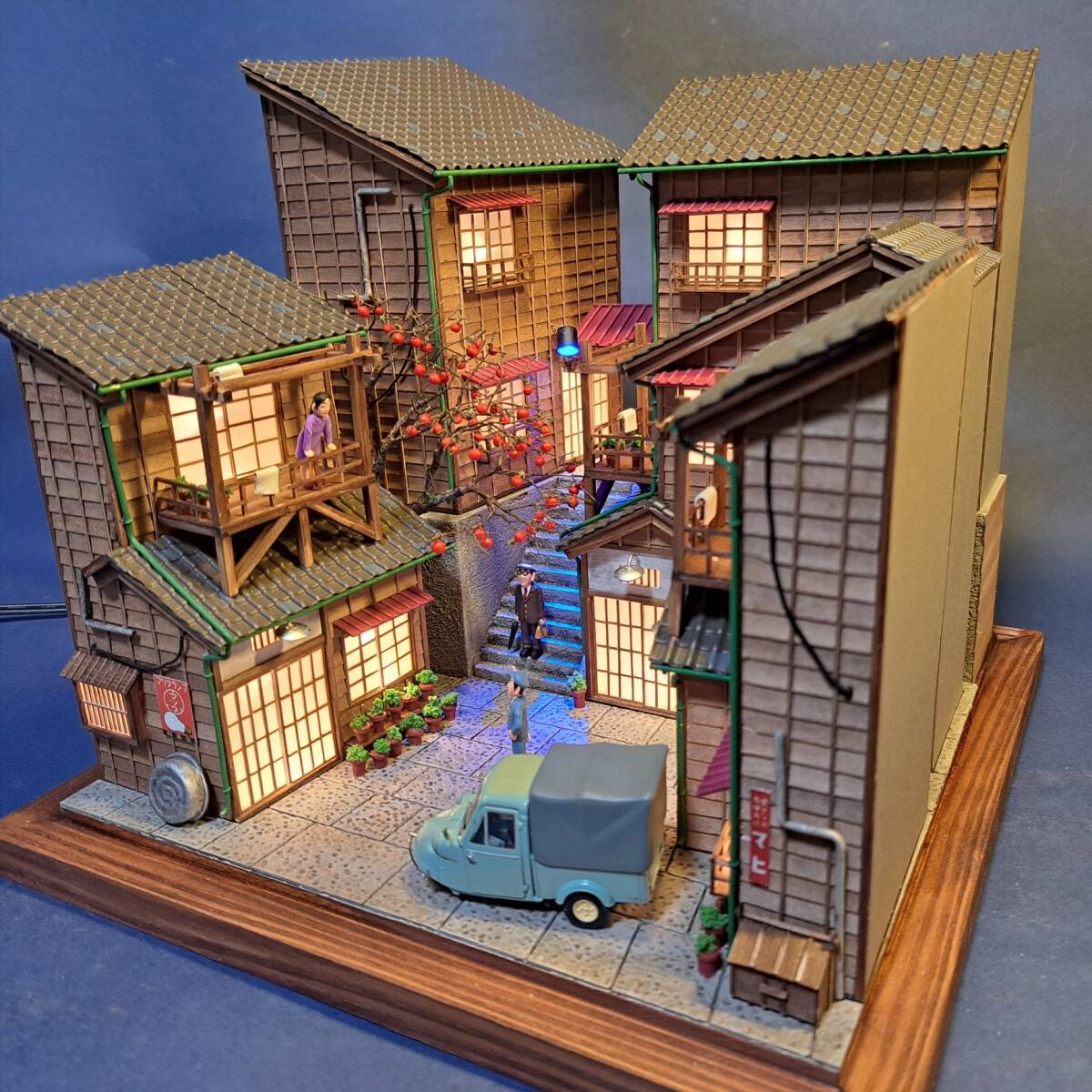 昭和の街並みオリジナル　風情あるジオラマ完成品　クリアケース付き 山本高樹の昭和ジオラマ 1/43 「柿の木横丁 電飾ジオラマ」アクリル