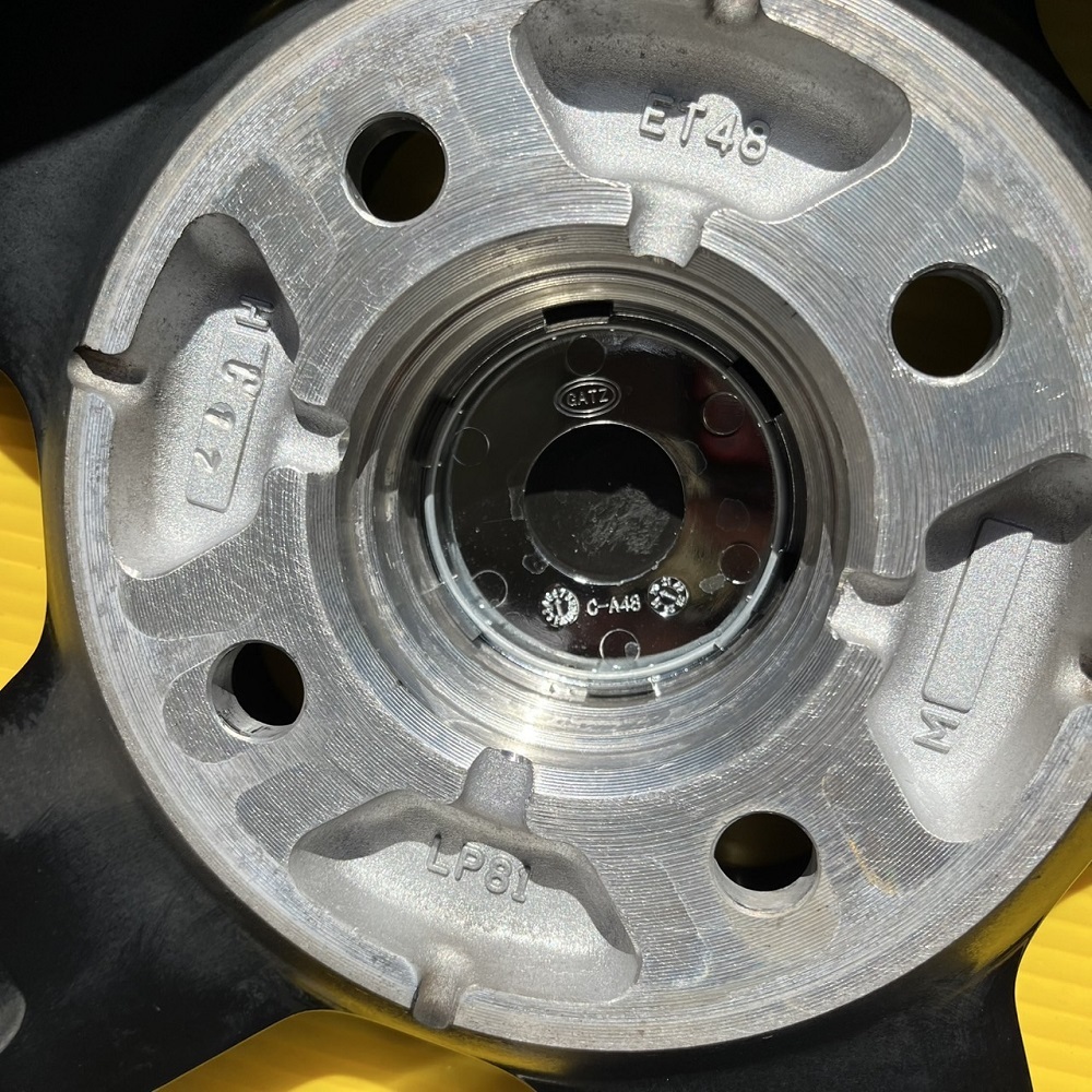 中古】BADX ロクサーニ グラスターファイブ 16×5.5 100-4H+48 ハブ径