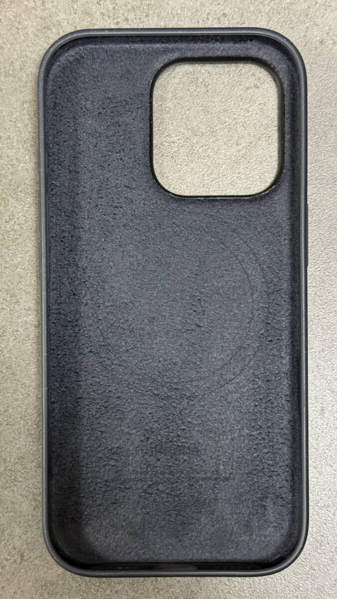 Apple 純正 MagSafe対応 iPhone 16 Pro シリコーンケース ブラック_2