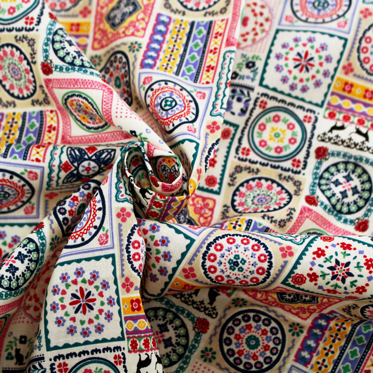 新品★新柄★即決★スケアプリント生地★パッチワーク柄★ｗ110ｘ100cm★綿★布地★バッグ・クッション・インテリア小物に★ハンドメイド_2