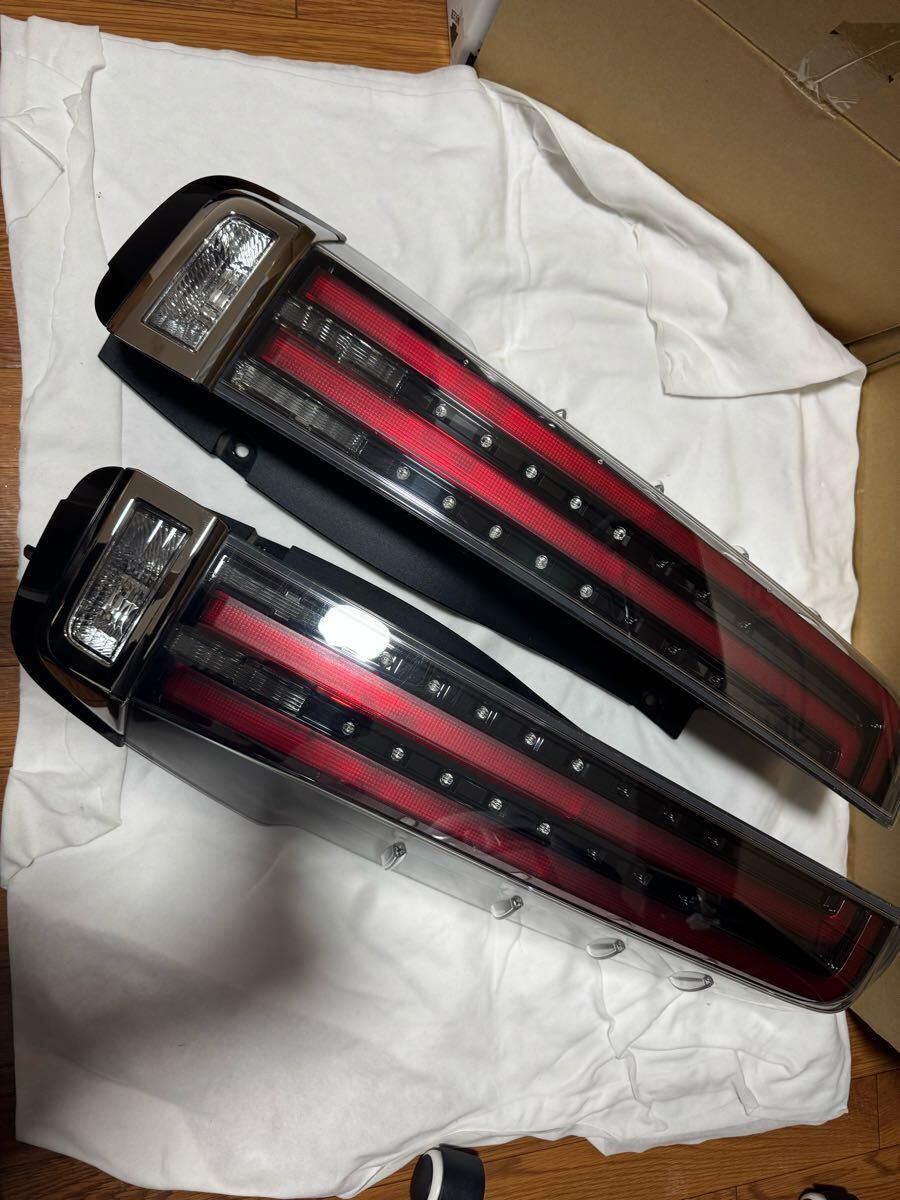 エスクァイア後期 純正テールランプ 【公式通販】