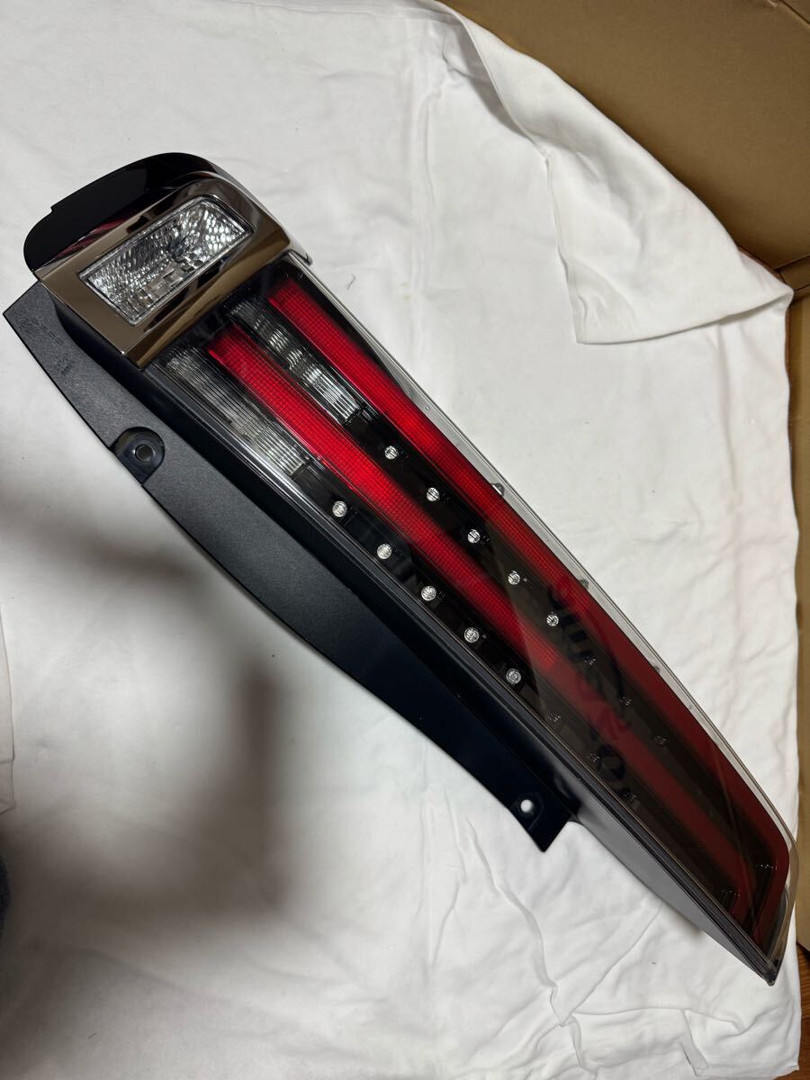 ノア ヴォクシー エスクァイア 後期 純正テールランプ 左右セット ZWR