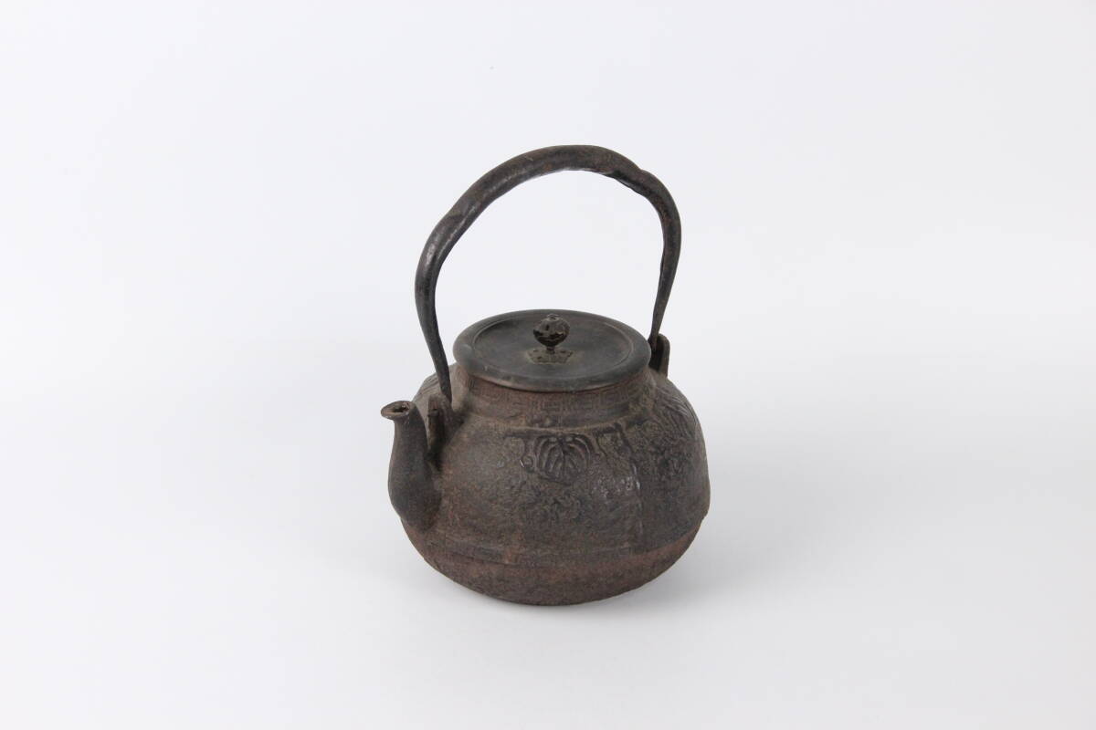 鉄瓶　時代物　アンティーク 龍文堂 鉄瓶 林造 在銘 鉄壺 茶道具 容量約1500ml アンティーク 時代物