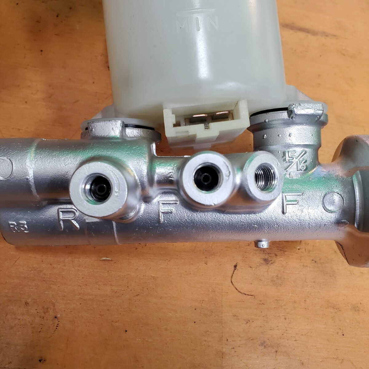 日産純正 ブレーキマスターシリンダー ABS無し用 3穴 15/16 BM-44 R32