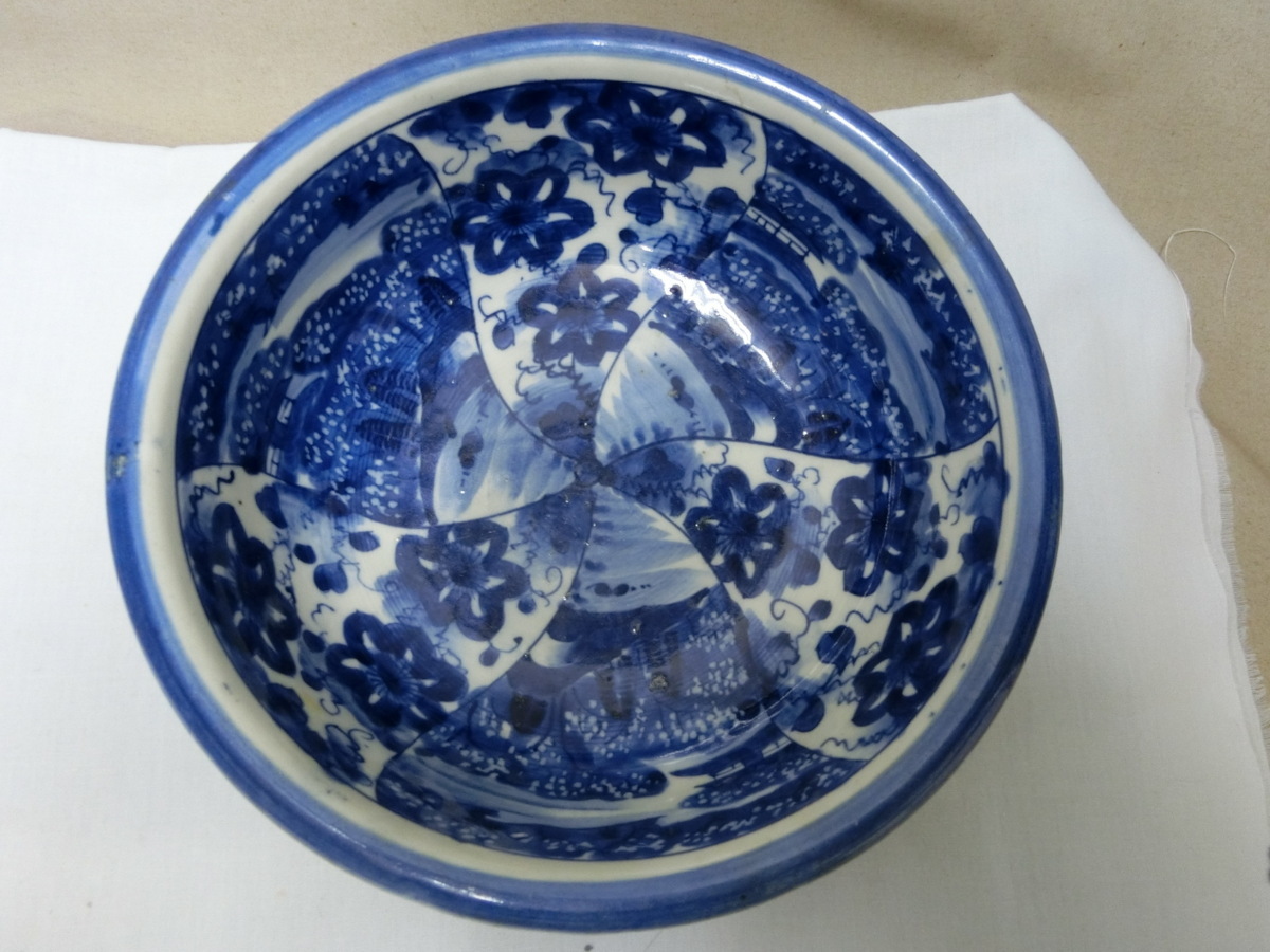 家庭料理！【 鉢　丼　深鉢　捻り文染付花文・49・伊万里 】◆蕎麦チョコ 陶磁器　骨董　徳利　花器　アンティーク※円安！買得 経済上向_3