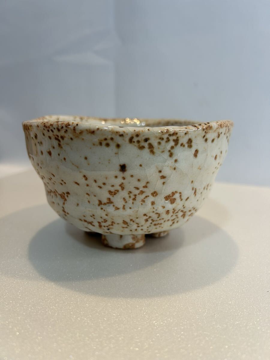 志野焼 割高台茶碗 加藤陶四郎造 共箱 布付 美濃焼 茶道具(志野)｜売買