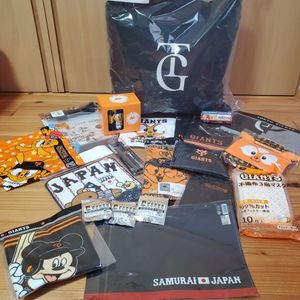 GIANTS/巨人/侍ジャパン　グッズ　22点♪クッション/ハンカチ/ポーチ/マグカップ　他