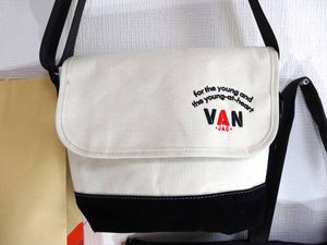 ★送料無料!! VAN JAC ヴァンヂャケット アーチロゴ刺繍メッセンジャーバック/ショルダー