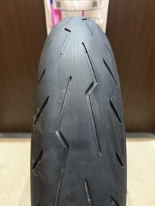 中古MCタイヤ PIRELLI DIABLO ROSSOⅣ 120/70ZR17 ピレリ ディアブロ ロッソ4 120 70 17