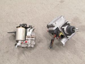 [F41 D1] トヨタ NHP10 アクア ABSブレーキアクチュエーター/ブレーキブースター ポンプ