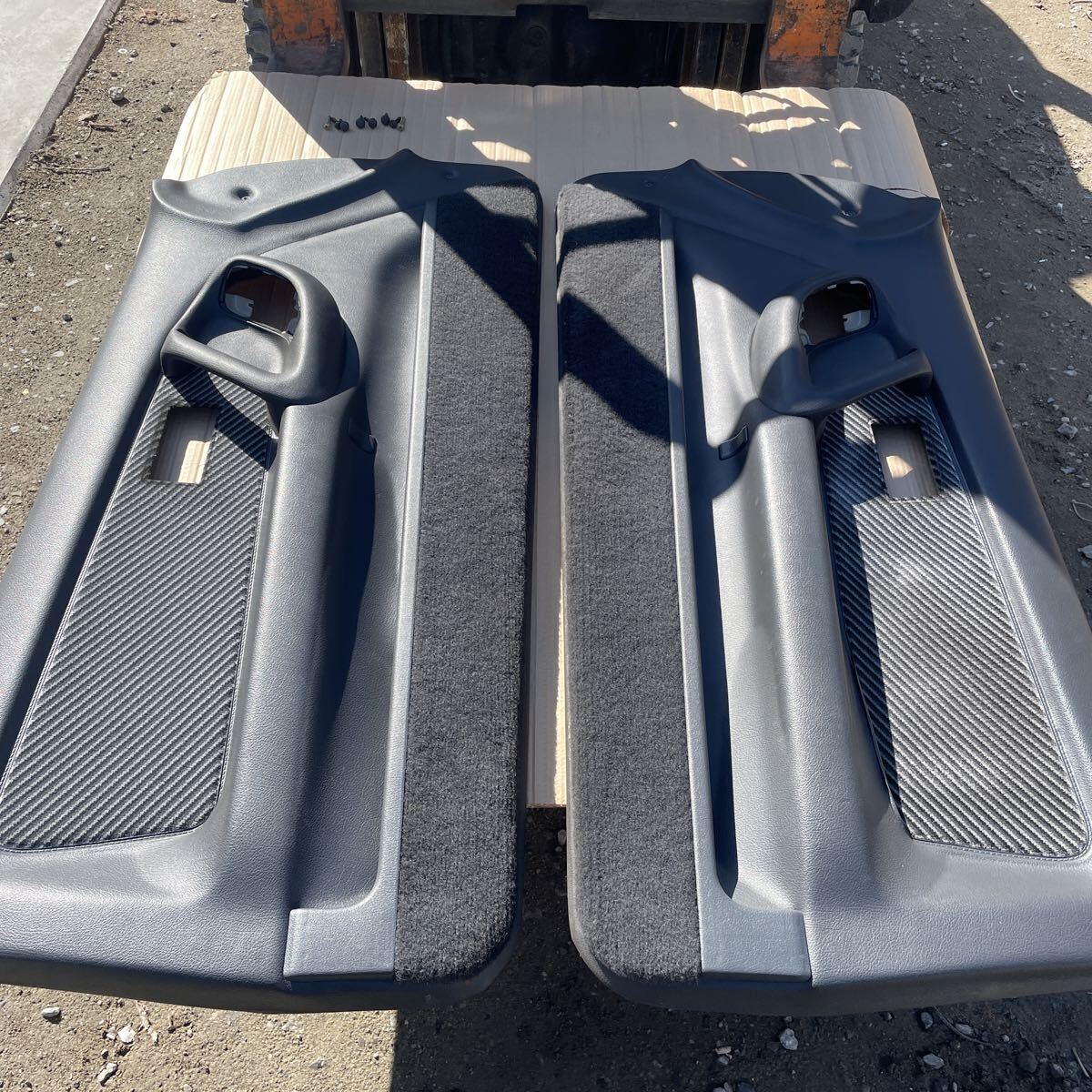 フロントドア内張の値段と価格推移は？｜45件の売買データからフロント