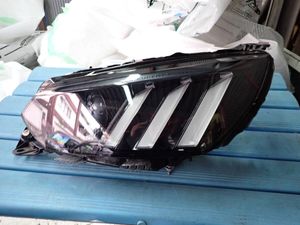 S534 プジョー 208 P21 LED 純正 左 ヘッド ライト 98 416 422 80 Peugeot 208 P21 Genui