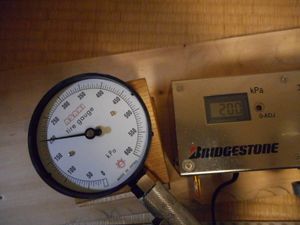 タイヤゲージ　エアゲージ　ゲージボタル　AG-8006　600kPa（中古）校正(調整)済みで正確