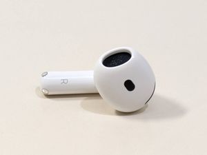 Apple純正 アップル AirPods 4（ANC）アクティブノイズキャンセリング搭載モデル MXP93J/