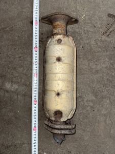 三菱　純正 触媒・コンバーター・キャタライザー　三菱系 車種不明　ジャンク品　パラジ