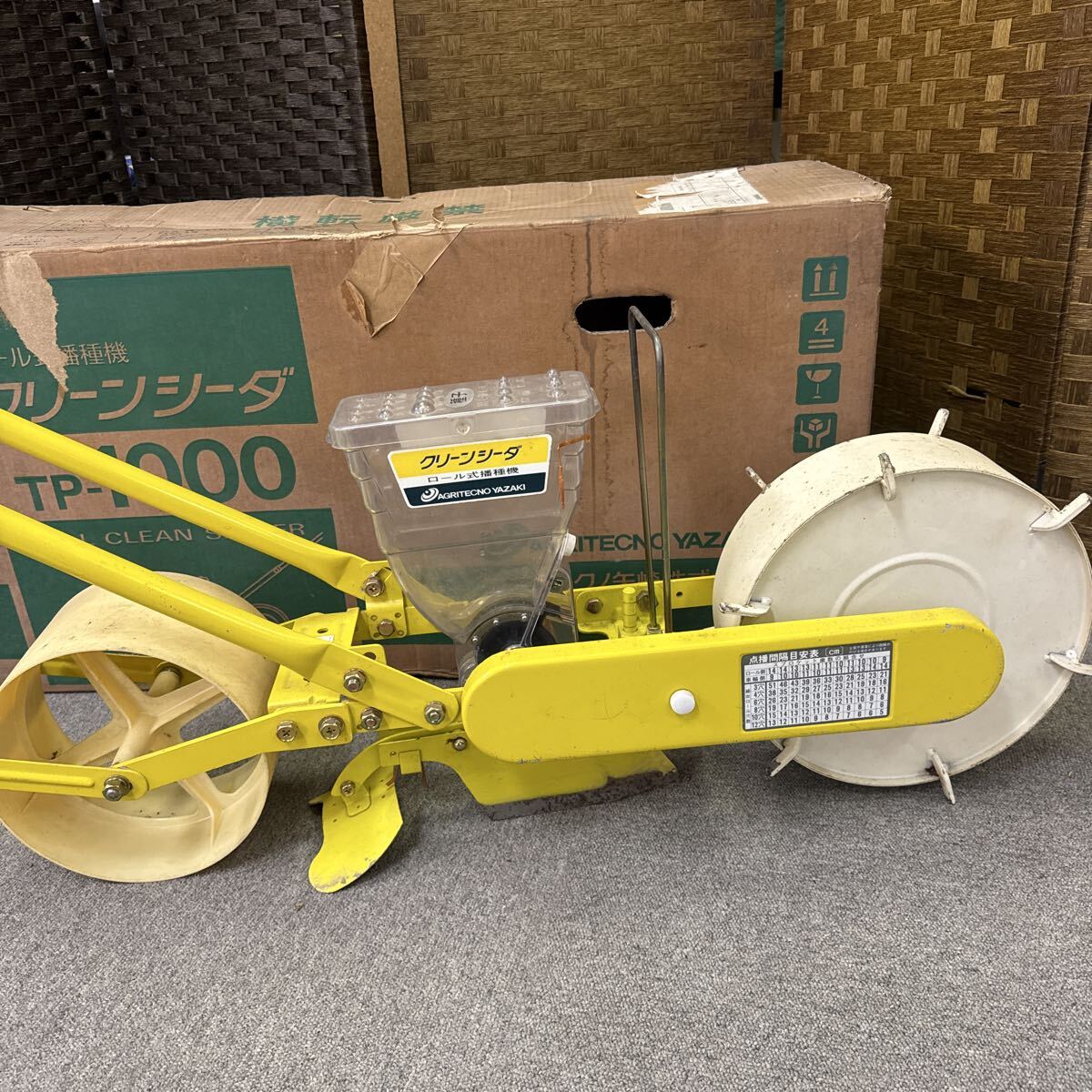 ◇人力播種機 ロール式 クリーンシーダ TP-1000 手押し 種まき機 取扱