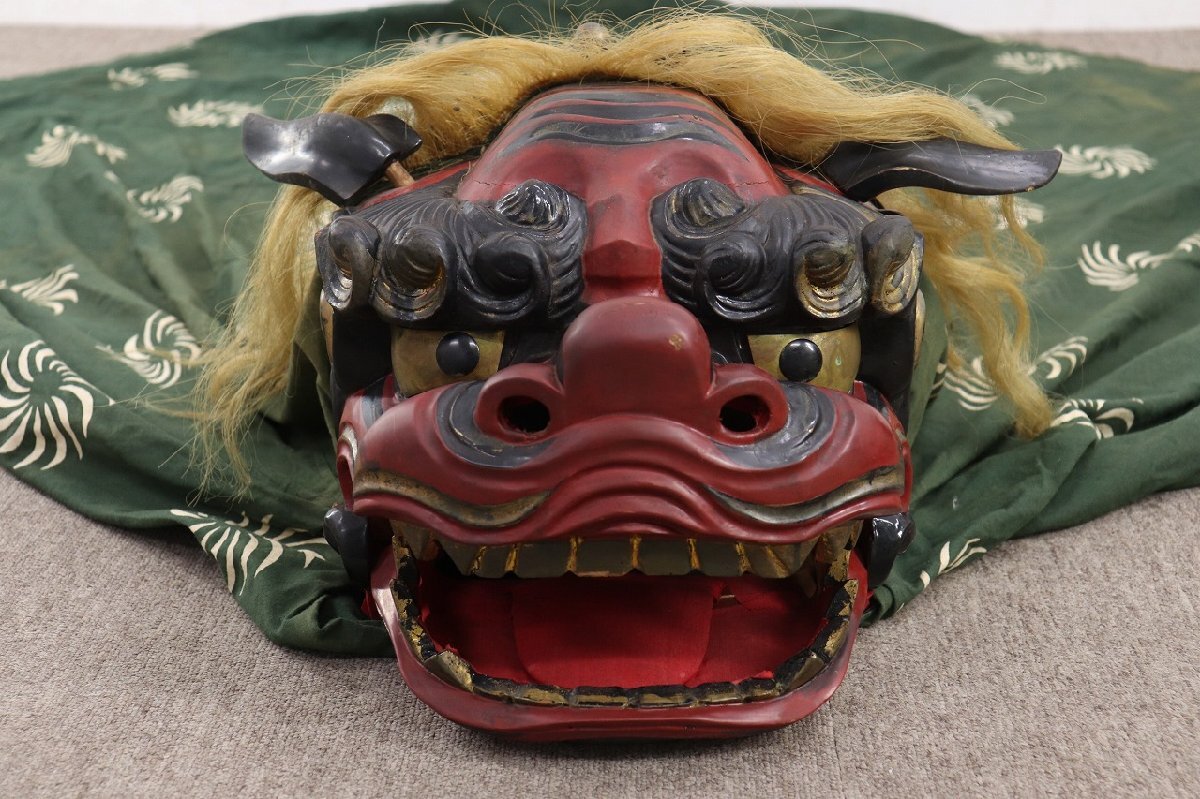 獅子舞 獅子頭 木彫 昭和当時物 魔除け お正月祭礼伝統芸 獅子舞 獅子頭 木彫 昭和当時物 魔除け 獅子幅46cm/被り物長さ180cm