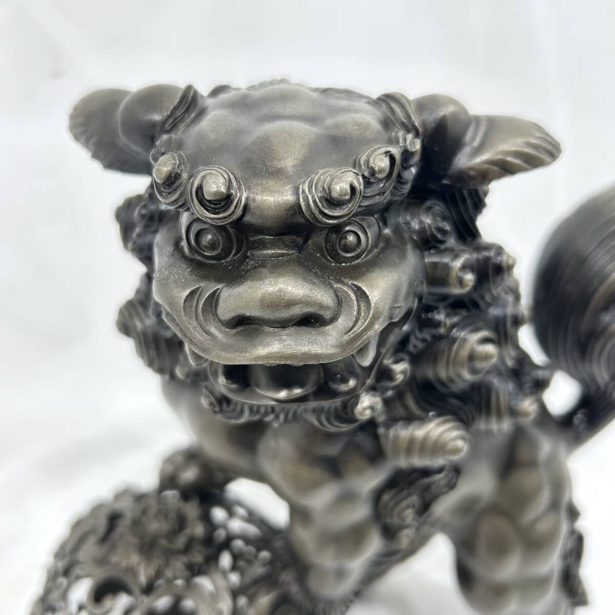 玉乗りシーサー 玉獅子 狛犬 金属製 魔除け 縁起物 インテリア 置物 約