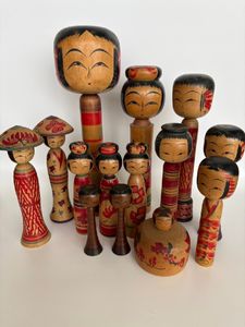 希少　近代こけし　創作こけし　こけし　遠刈田　佐藤英太郎作　枝梅絵柄 希少 近代こけし 創作こけし こけし 遠刈田 佐藤英太郎作 枝梅絵柄