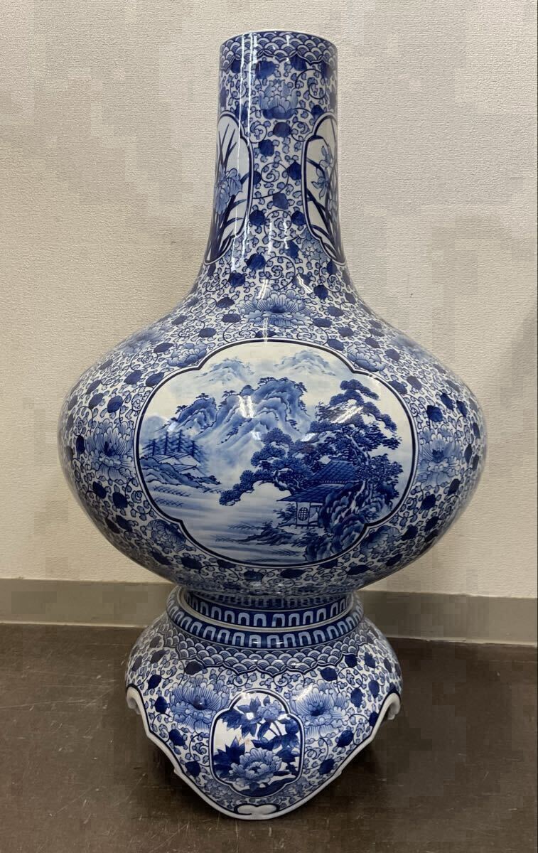 中国　古い染付花瓶(大)　 飾壷 　高約43.5cm T 有田焼 銘在り大型飾り壺 染付大壺 楼閣山水画 山水図 染付山水 唐草