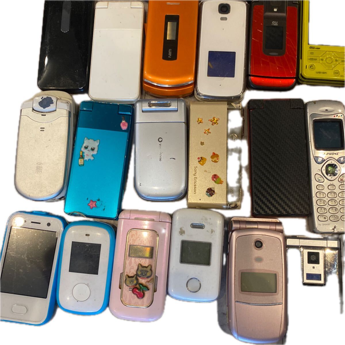 ガラケー約90台 大量まとめ売り ジャンク 折りたたみ携帯電話 docomo