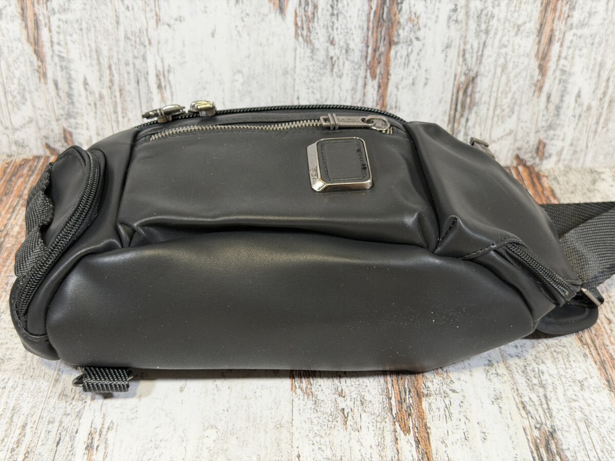 TUMI ケリースリング ボディバッグ ショルダーバッグ オールレザー