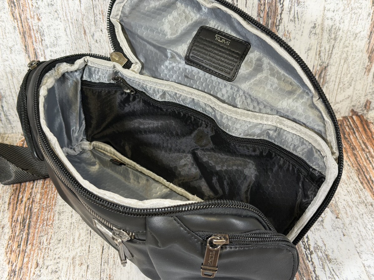 TUMI ケリースリング ボディバッグ ショルダーバッグ オールレザー