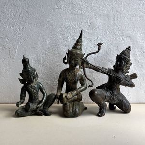 4F 【希少】ヴィンテージ 木彫り 彫刻像 アルジュナ 弓矢 置物 古道具 弓 置物の値段と価格推移は？｜15件の売買データから弓 置物の価値が