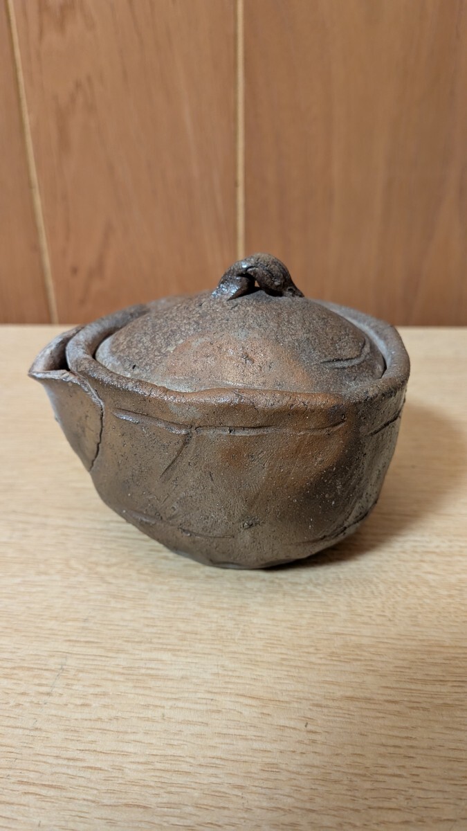 岡黒　極上　初だし品　備前焼　作者不明　松ぼっくり摘み宝瓶　高さ９ｃｍ　無傷　新品　売り切り 備前焼 岡黒 作者不明