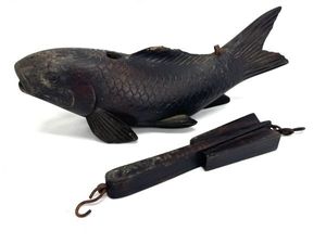 囲炉裏 自在鉤 魚の値段と価格推移は？｜8件の売買データから囲炉裏