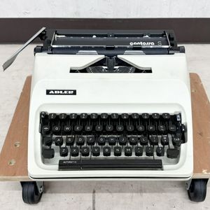 Adler タイプライターの値段と価格推移は？｜1件の売買データからAdler