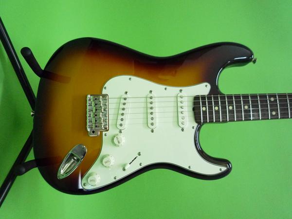 Fender Japan ST-40J BST/R Oシリアル キリ番 !!(ストラトキャスター  