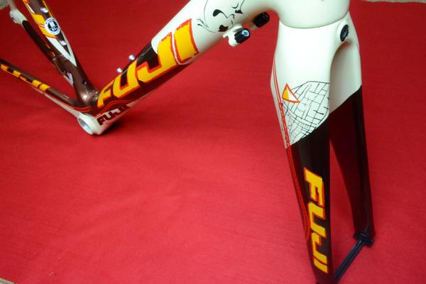 新品☆FUJI☆ALTAMIRA LTD☆超軽量フルカーボン☆定価273000円